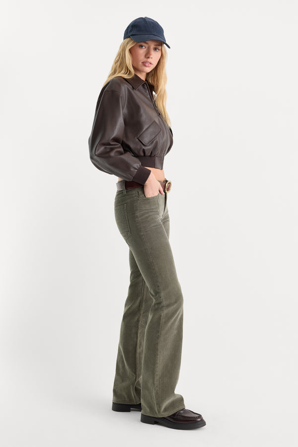 VINTAGE LOW RISE BOOTCUT CORDUROY PANT | WASHED CYPRESS-4 | GOOD AMERICAN | MODEL