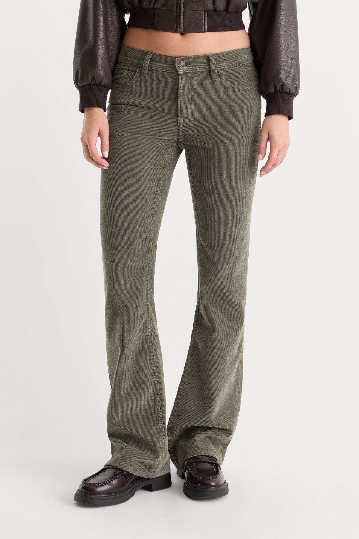 VINTAGE LOW RISE BOOTCUT CORDUROY PANT | WASHED CYPRESS-3 | GOOD AMERICAN | MODEL