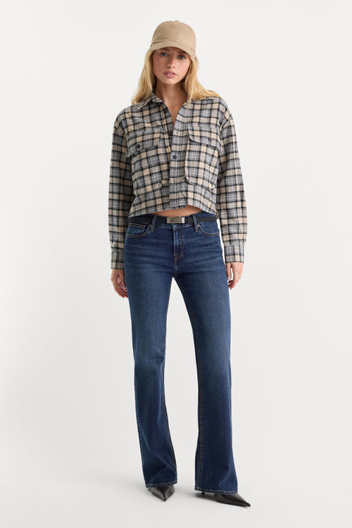 GOOD LOW RISE BOOTCUT JEANS | UMBER-1 | GOOD AMERICAN | MODEL