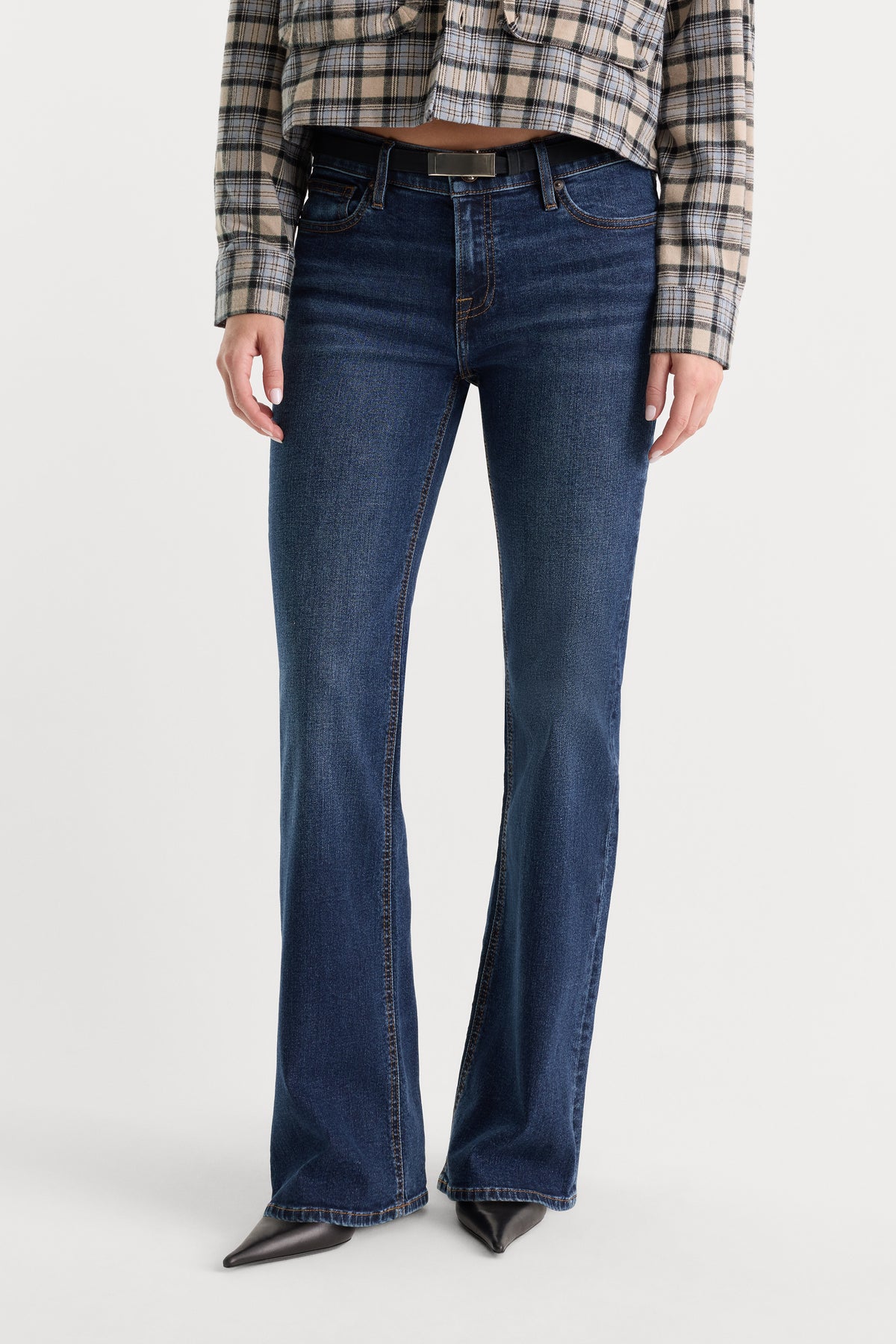 GOOD LOW RISE BOOTCUT JEANS | UMBER-4 | GOOD AMERICAN | MODEL