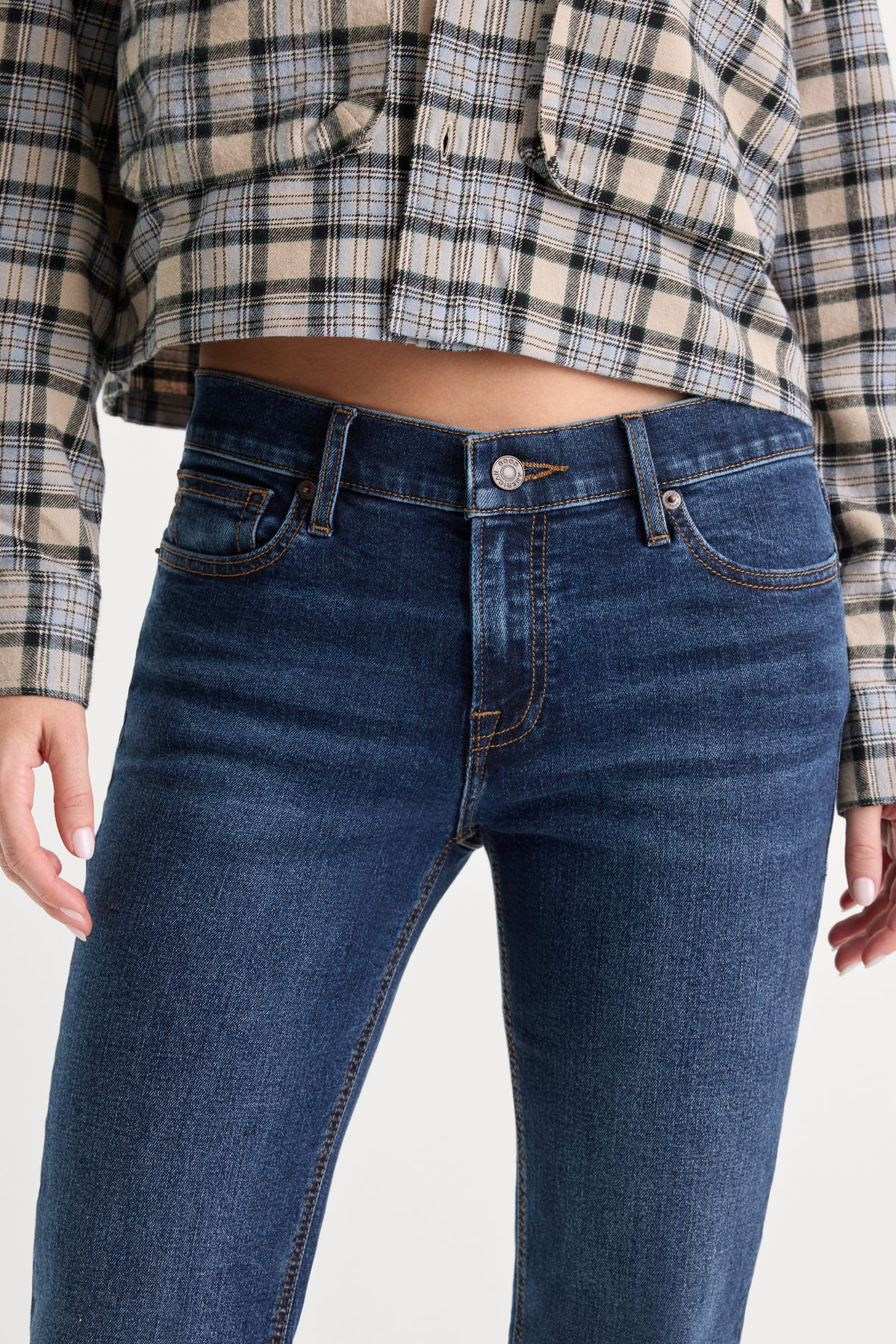 GOOD LOW RISE BOOTCUT JEANS | UMBER-3 | GOOD AMERICAN | MODEL