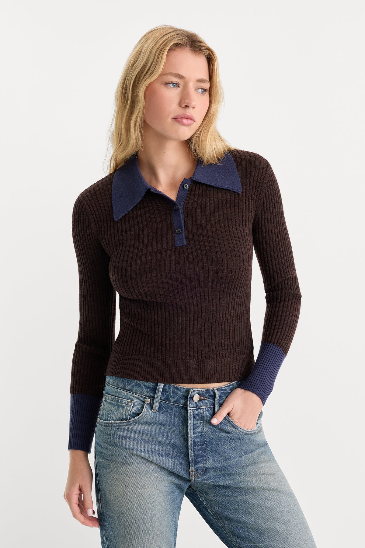 THE KNIT POLO SWEATER | ESPRESSO-1 | GOOD AMERICAN | MODEL