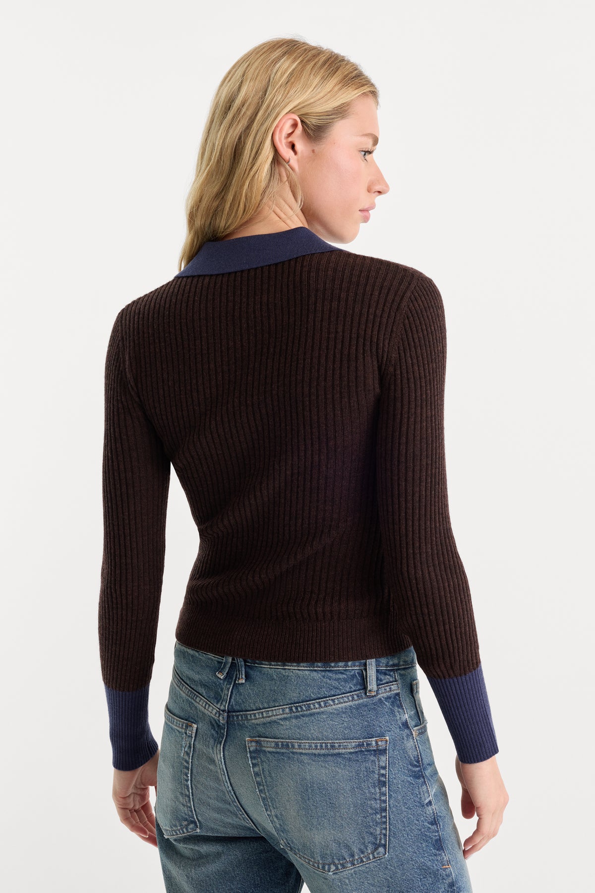 THE KNIT POLO SWEATER | ESPRESSO-4 | GOOD AMERICAN | MODEL