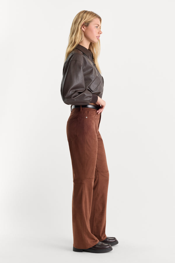 BETTER THAN SUEDE GOOD CLASSIC BOOTCUT PANT | CAFE CLAY-4 | GOOD AMERICAN | MODEL