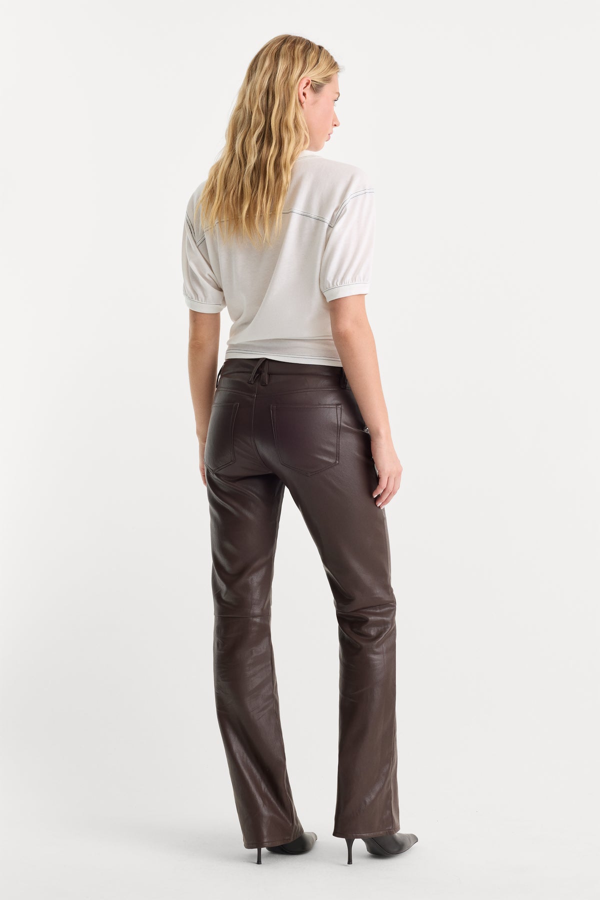 BETTER THAN LEATHER LOW RISE BOOTCUT PANT | ESPRESSO-5 | GOOD AMERICAN | MODEL