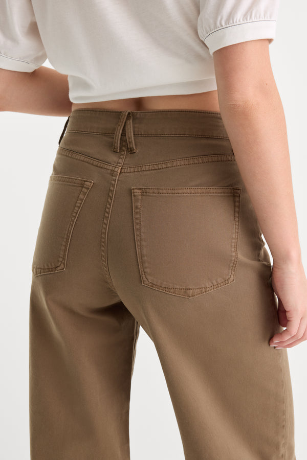 TWILL VINTAGE WIDE PANT | TEA BARK-6 | GOOD AMERICAN | MODEL