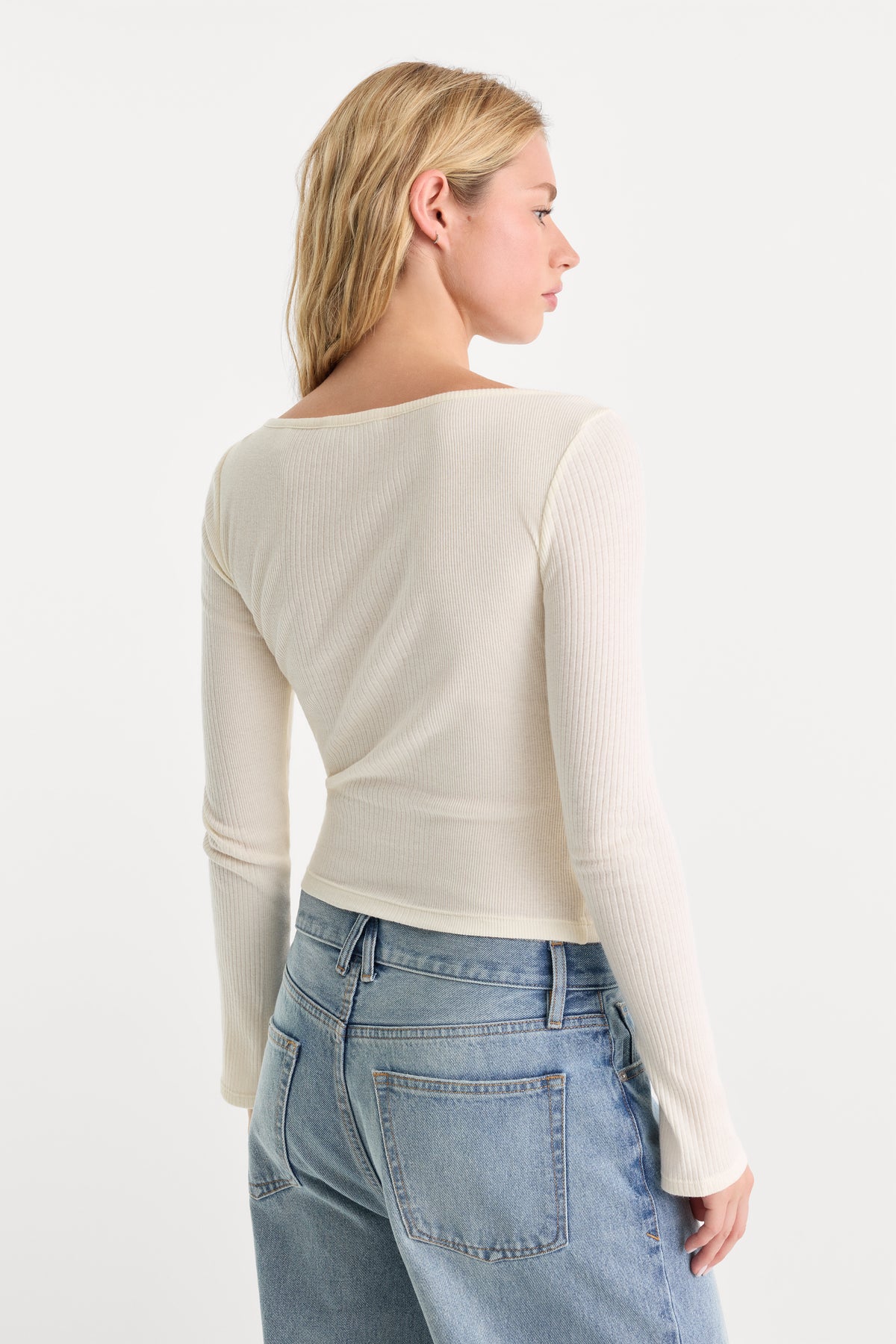 THE VARIEGATED RIB LONG SLEEVE TOP | CHALK-5 | GOOD AMERICAN | MODEL