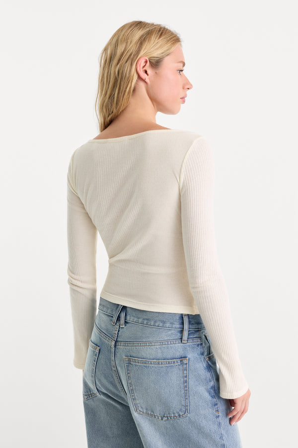 THE VARIEGATED RIB LONG SLEEVE TOP | CHALK-5 | GOOD AMERICAN | MODEL