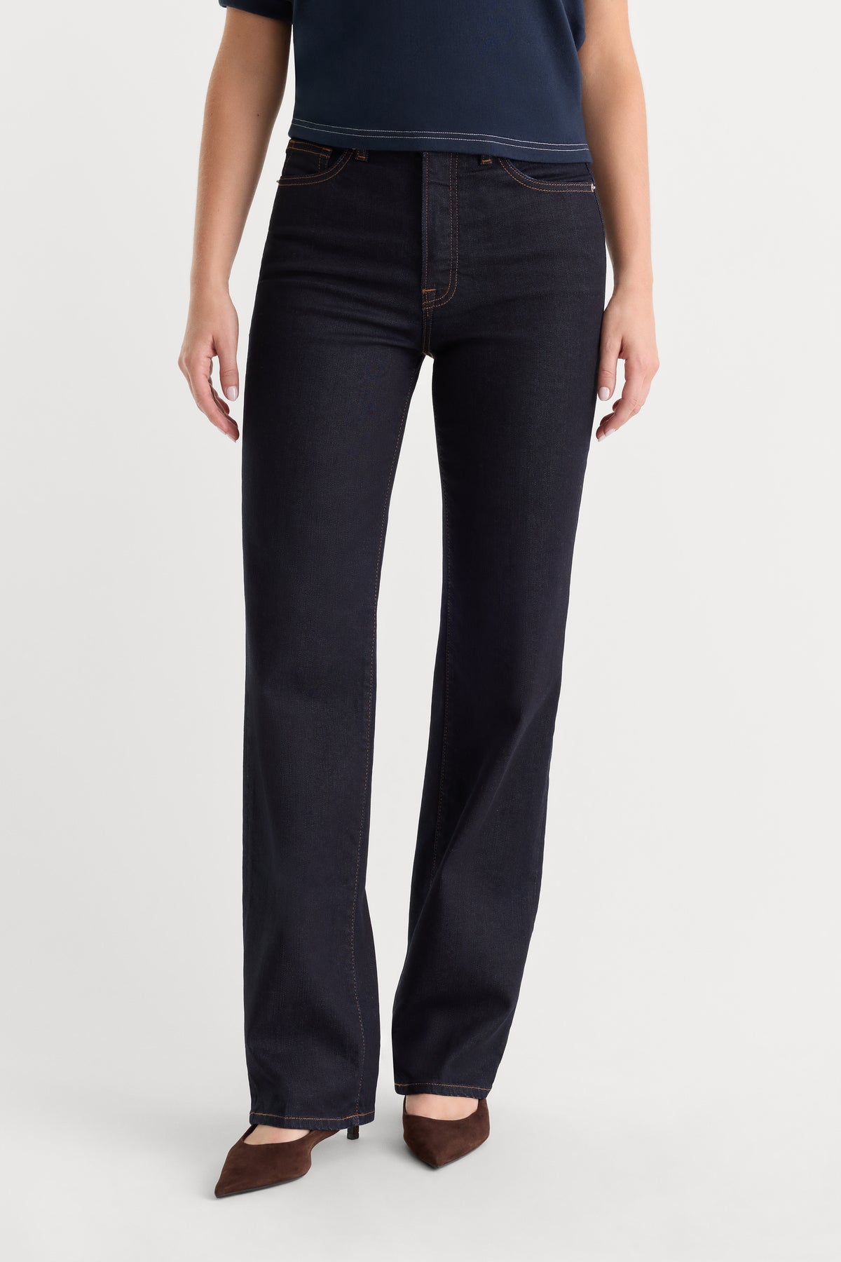 GOOD TRUE PETITE STRAIGHT JEANS | RINSE-1 | GOOD AMERICAN | MODEL