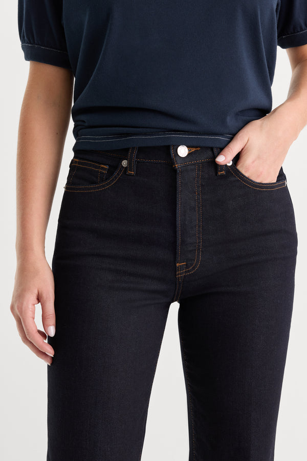 GOOD TRUE STRAIGHT JEANS | RINSE-4 | GOOD AMERICAN | MODEL