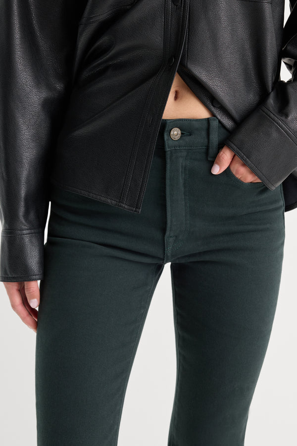 GOOD CLASSIC BOOTCUT JEANS | FOREST GREEN-4 | GOOD AMERICAN | MODEL