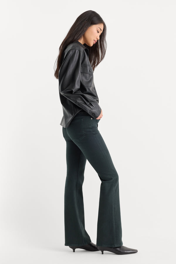 GOOD CLASSIC BOOTCUT JEANS | FOREST GREEN-3 | GOOD AMERICAN | MODEL