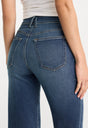 GOOD TRUE STRAIGHT JEANS | LYRIC-6 | GOOD AMERICAN | MODEL
