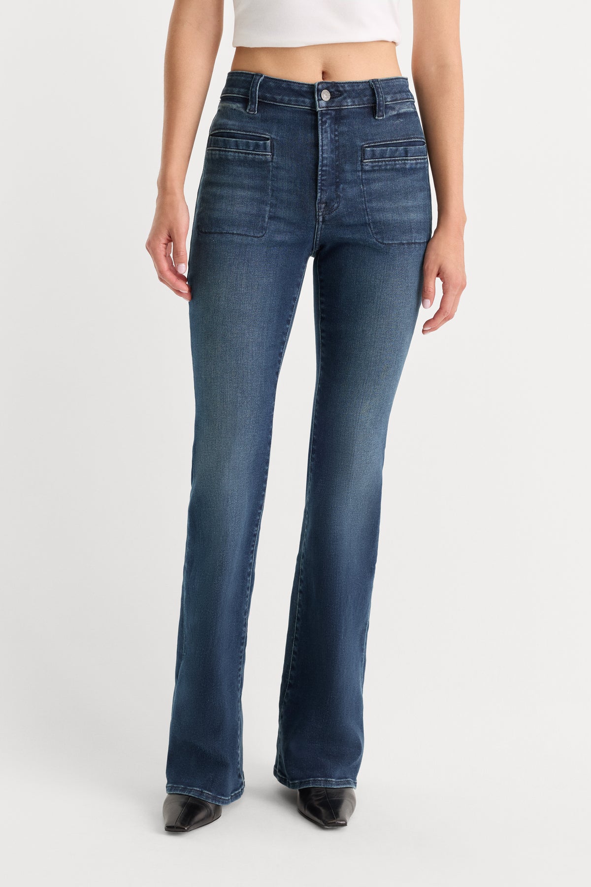GOOD LEGS FLARE JEANS | LYRICAL-2 | GOOD AMERICAN | MODEL