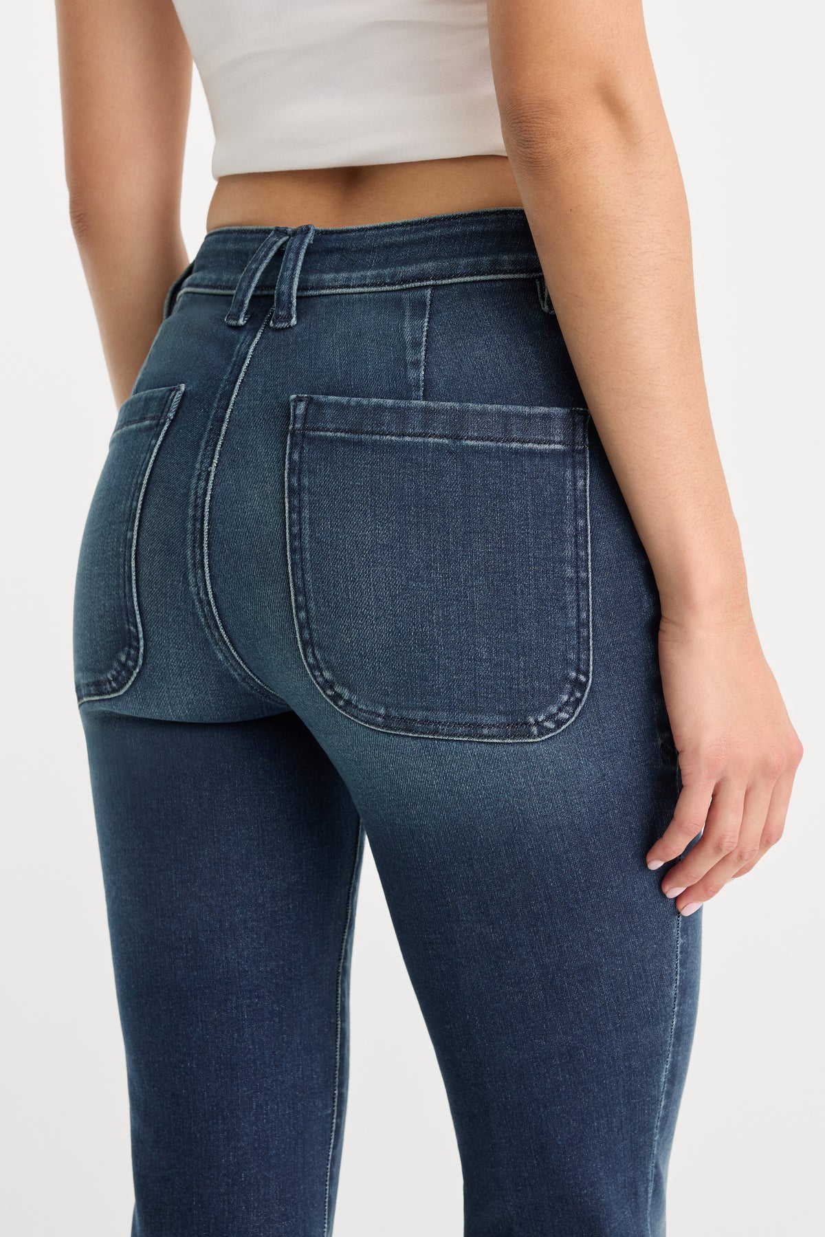 GOOD LEGS FLARE JEANS | LYRICAL-6 | GOOD AMERICAN | MODEL