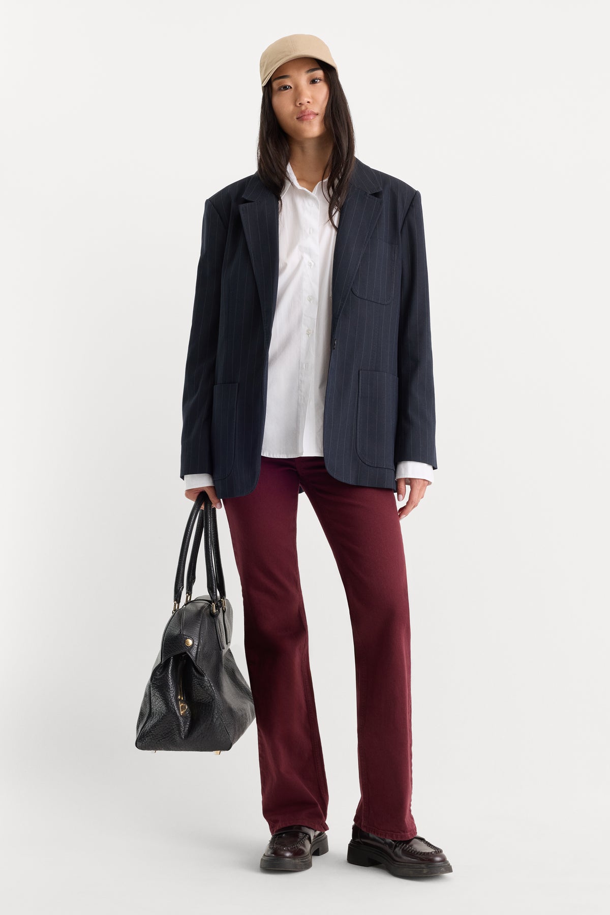 VINTAGE LOW RISE BOOTCUT JEANS | BERRY NOIR-3 | GOOD AMERICAN | MODEL