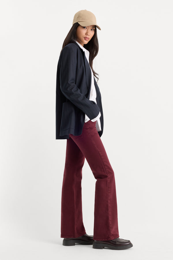 VINTAGE LOW RISE BOOTCUT JEANS | BERRY NOIR-1 | GOOD AMERICAN | MODEL