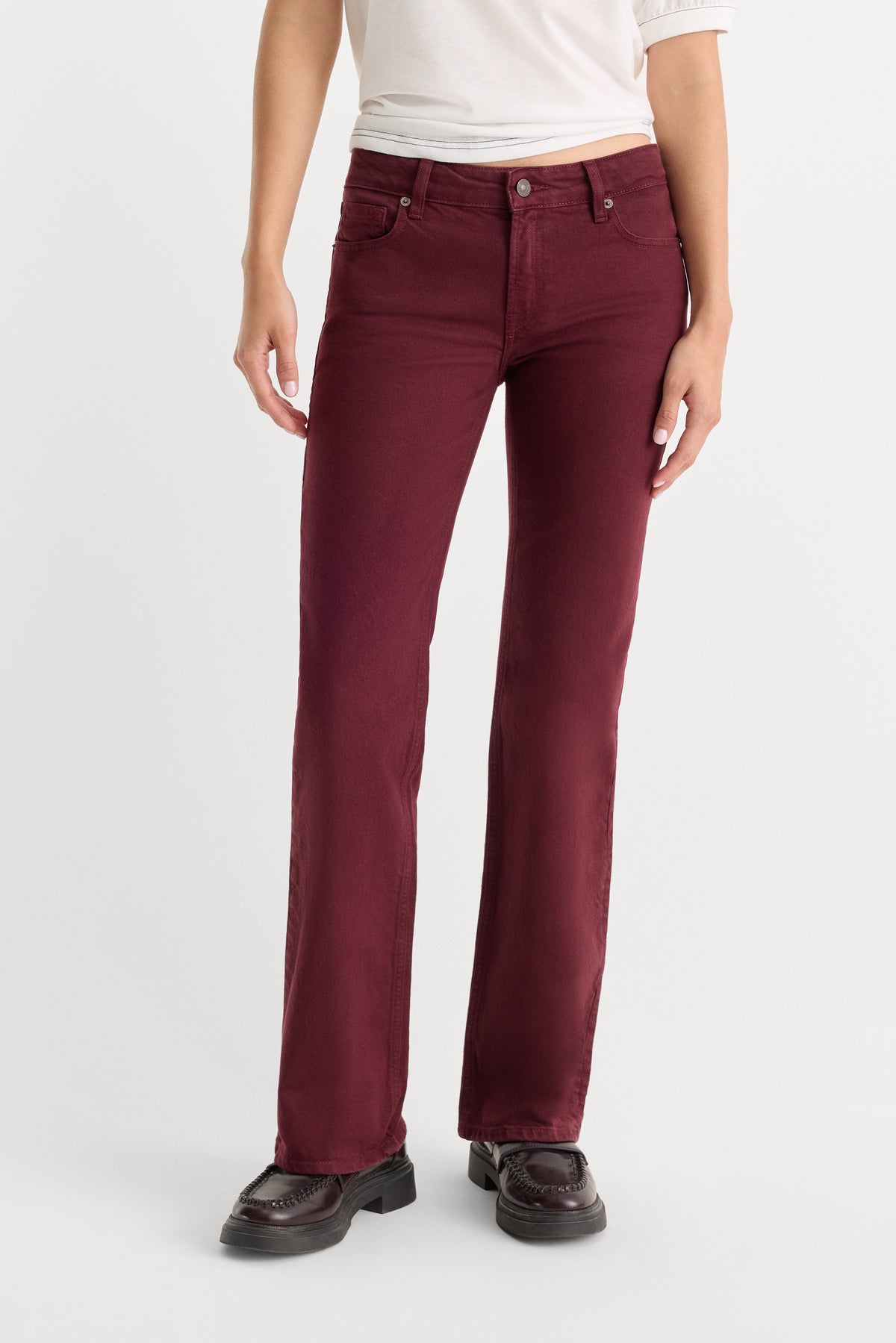 VINTAGE LOW RISE BOOTCUT JEANS | BERRY NOIR-2 | GOOD AMERICAN | MODEL
