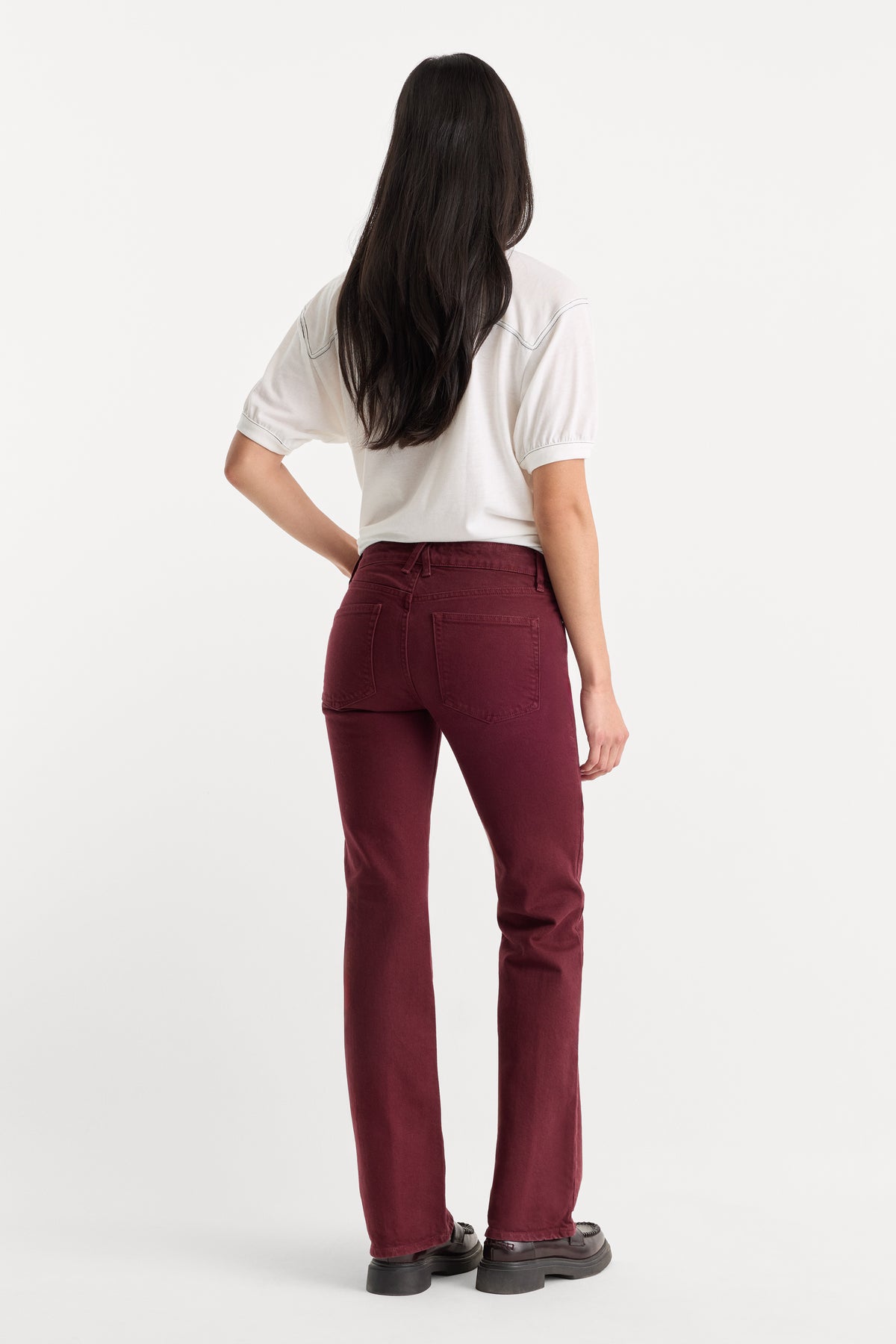 VINTAGE LOW RISE BOOTCUT JEANS | BERRY NOIR-5 | GOOD AMERICAN | MODEL