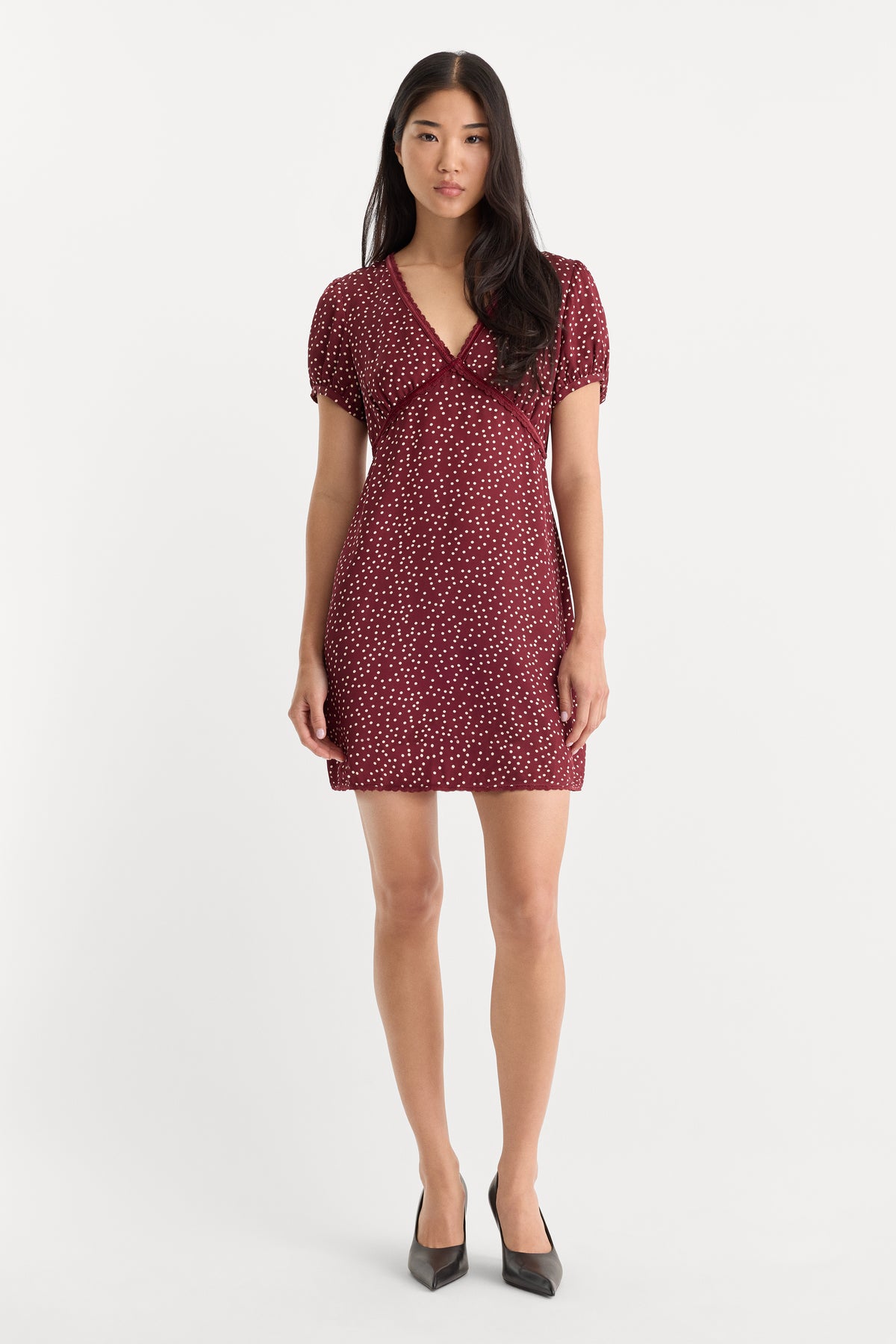 THE WOVEN V NECK DRESS | BERRY NOIR PRINT-1 | GOOD AMERICAN | MODEL