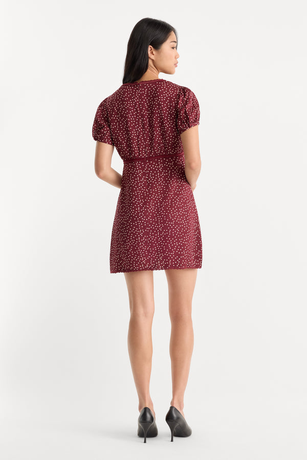 THE WOVEN V NECK DRESS | BERRY NOIR PRINT-5 | GOOD AMERICAN | MODEL
