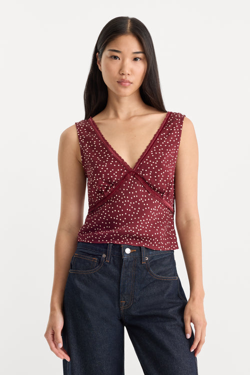 THE WOVEN V NECK TOP | BERRY NOIR PRINT-1 | GOOD AMERICAN | MODEL