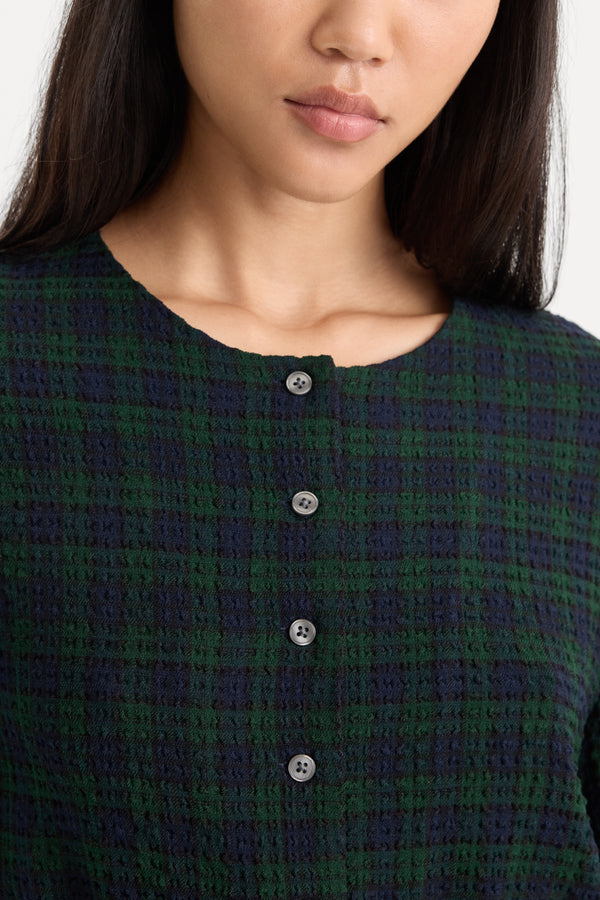 THE CRINKLE CINCHED SHIRT | FOREST PLAID-2 | GOOD AMERICAN | MODEL
