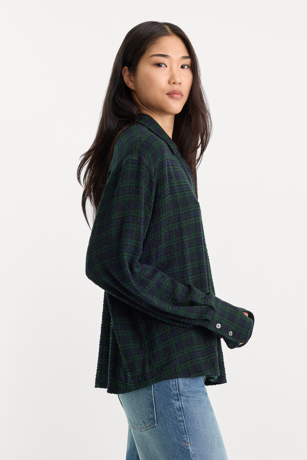 THE CRINKLE EASY SHIRT | FOREST PLAID-3 | GOOD AMERICAN | MODEL