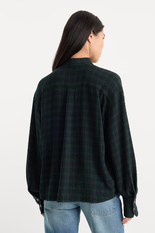 THE CRINKLE EASY SHIRT | FOREST PLAID-4 | GOOD AMERICAN | MODEL