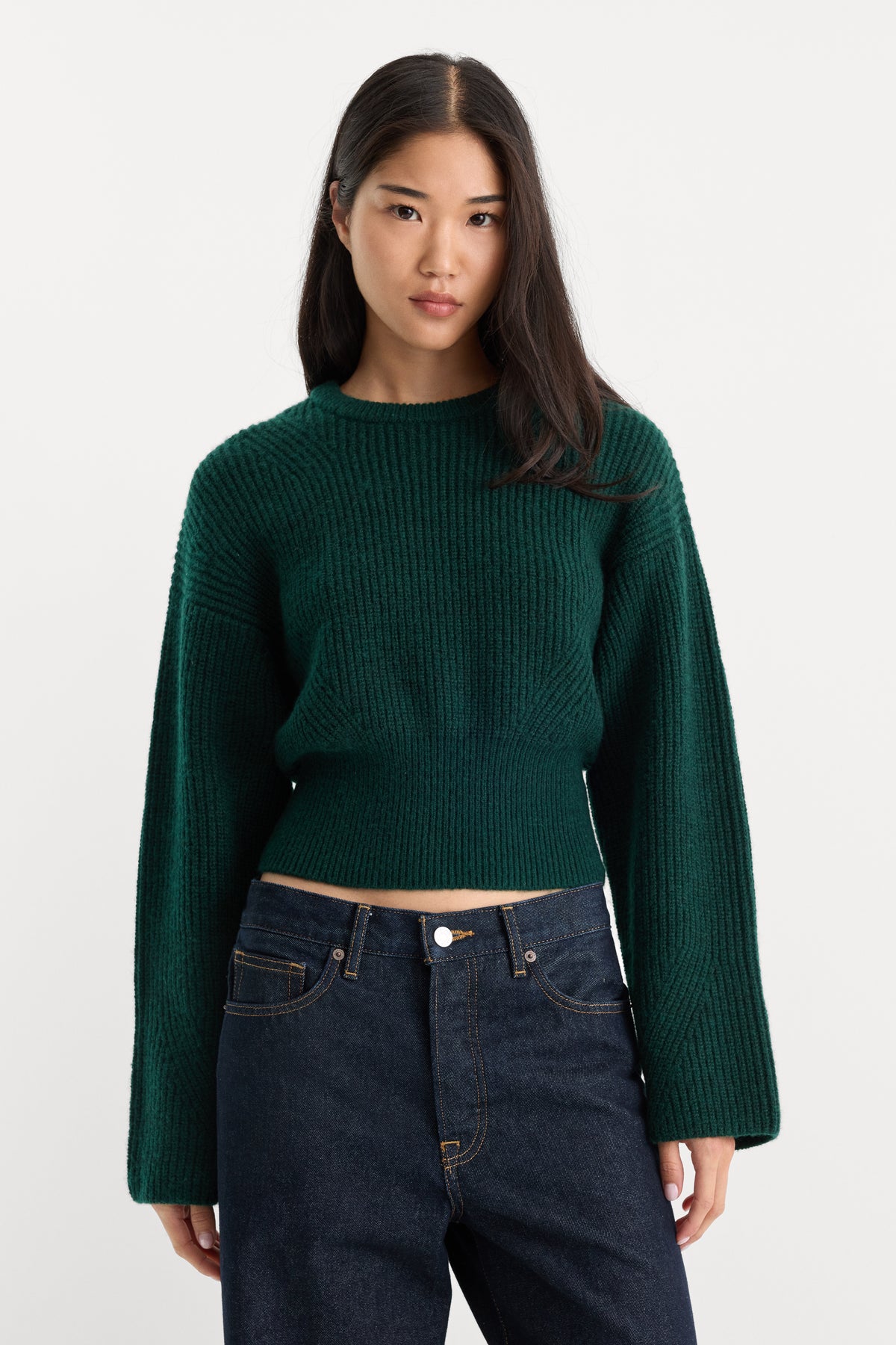 THE CHUNKY KNIT SWEATER | FOREST GREEN-1 | GOOD AMERICAN | MODEL