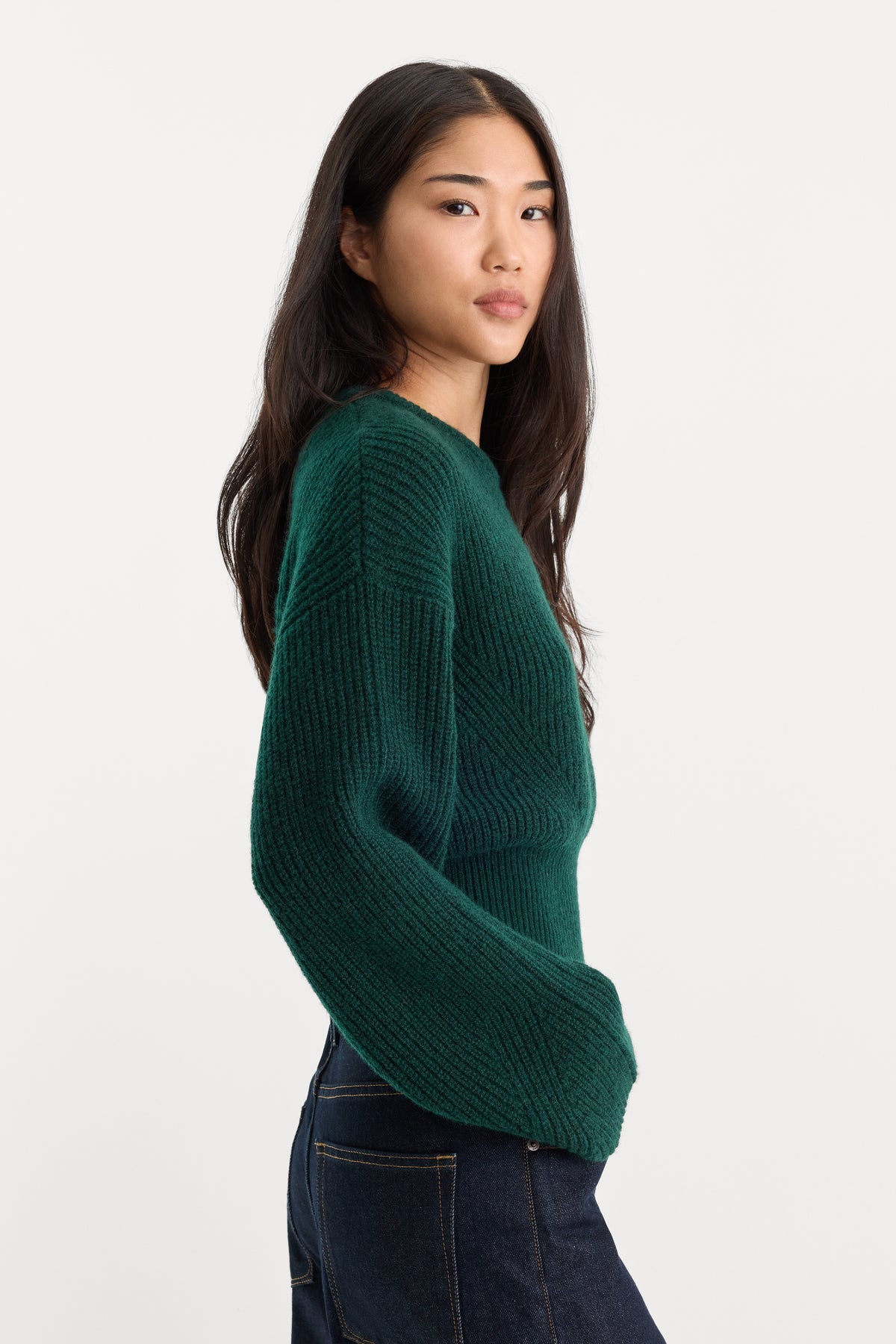 THE CHUNKY KNIT SWEATER | FOREST GREEN-3 | GOOD AMERICAN | MODEL