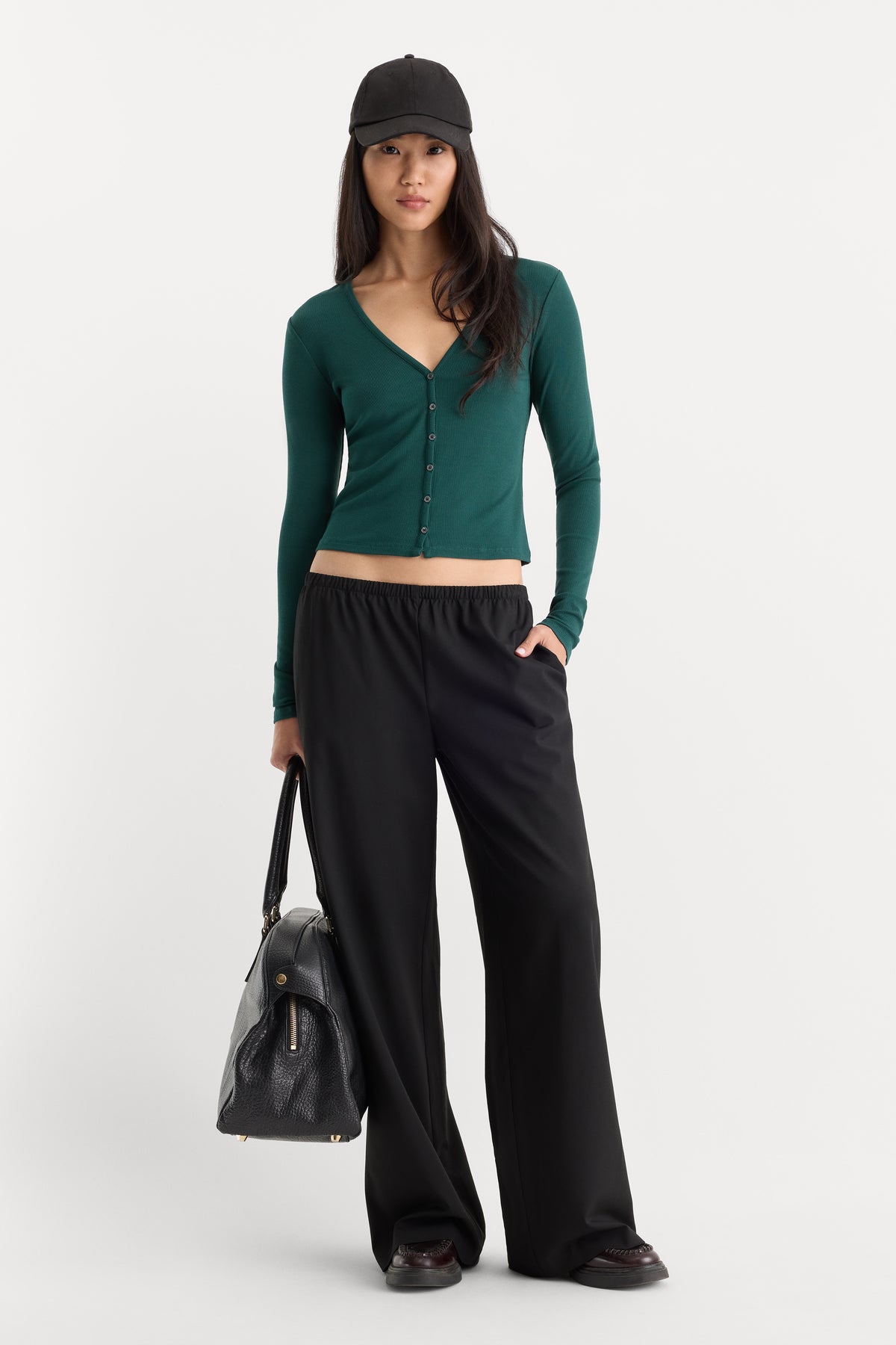 THE RIB V NECK CARDIGAN | FOREST GREEN-5 | GOOD AMERICAN | MODEL