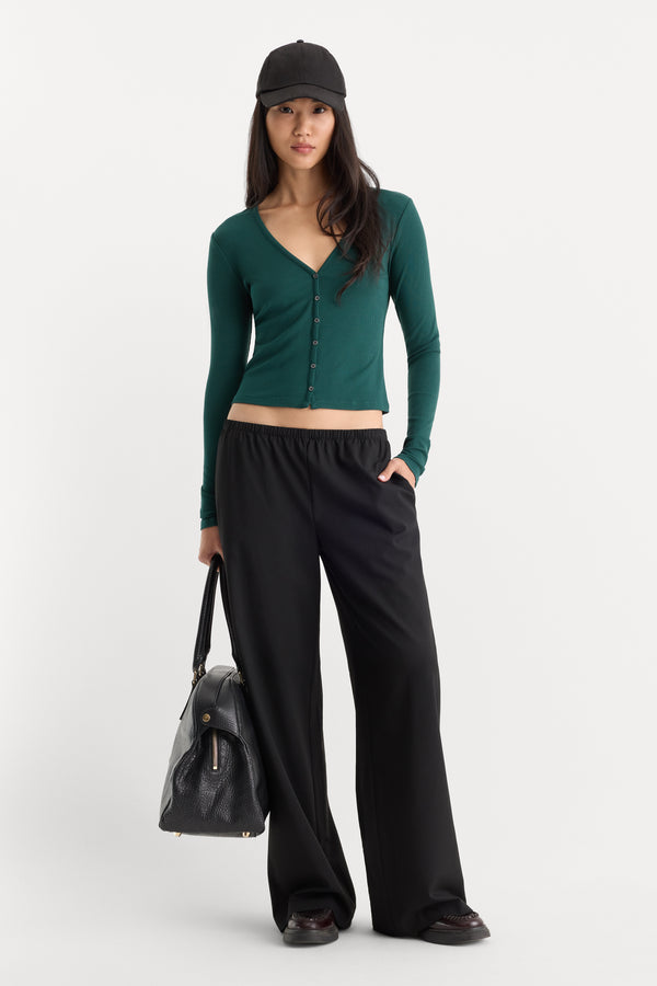 THE RIB V NECK CARDIGAN | FOREST GREEN-5 | GOOD AMERICAN | MODEL