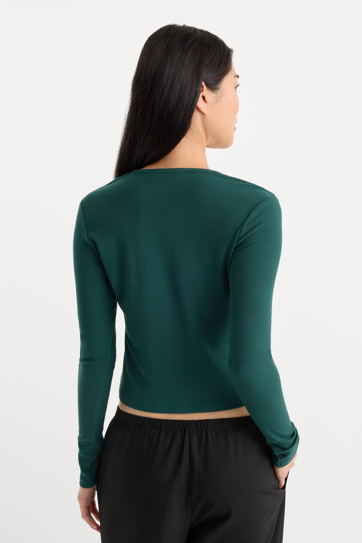 THE RIB V NECK CARDIGAN | FOREST GREEN-4 | GOOD AMERICAN | MODEL