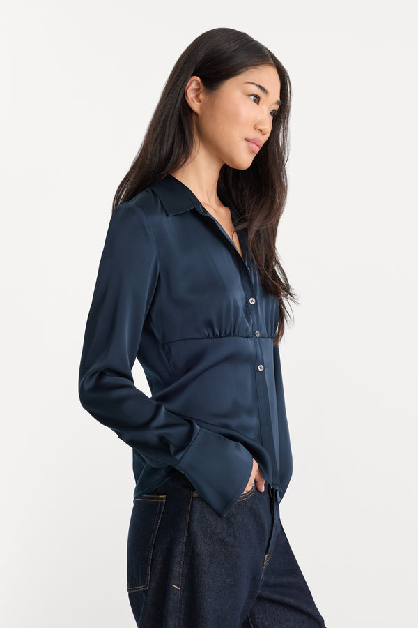THE SATIN FEMME SHIRT | NEW NAVY002-2 | GOOD AMERICAN | MODEL