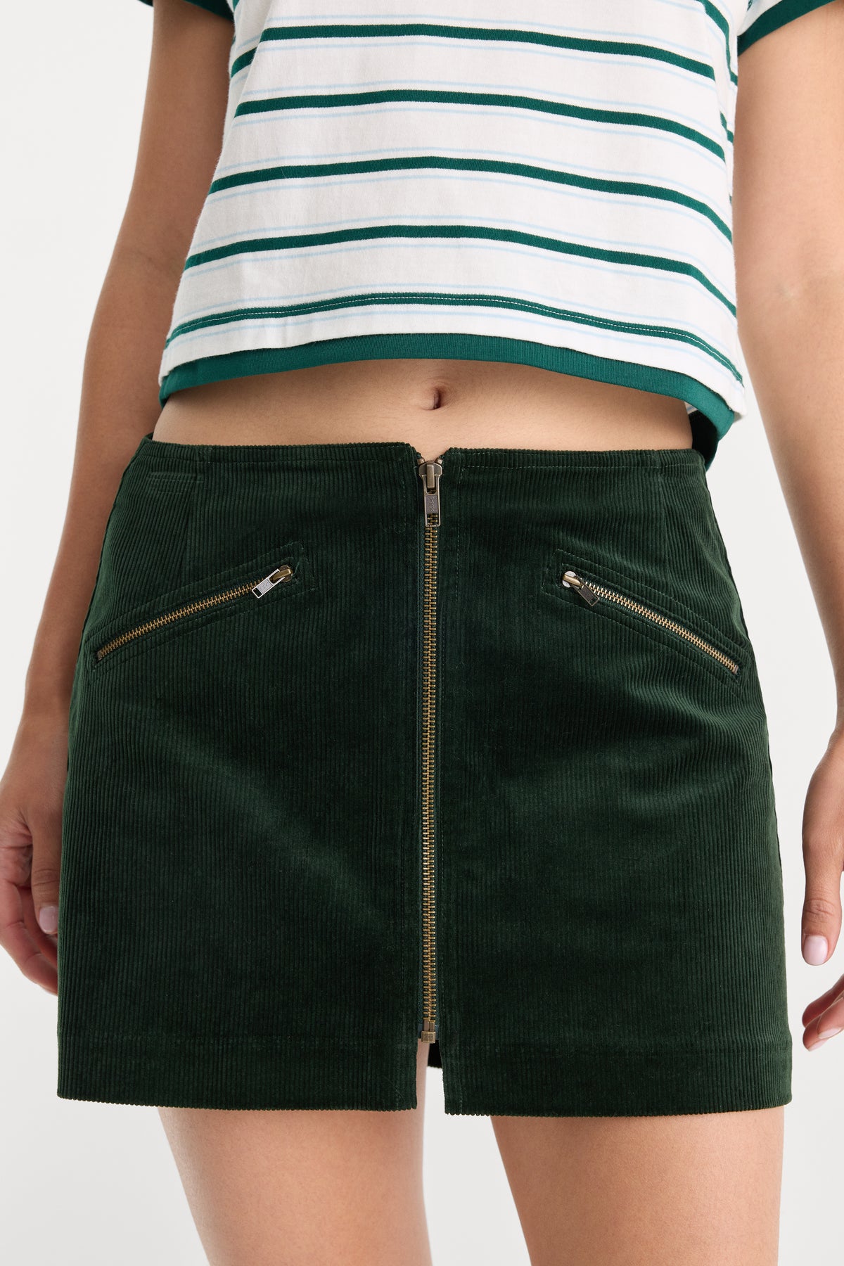 THE CORD MINI SKIRT | FOREST GREEN-2 | GOOD AMERICAN | MODEL