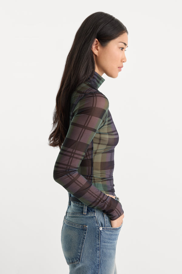 THE MESH TURTLENECK | NAVY AND GREEN PLAID-3 | GOOD AMERICAN | MODEL