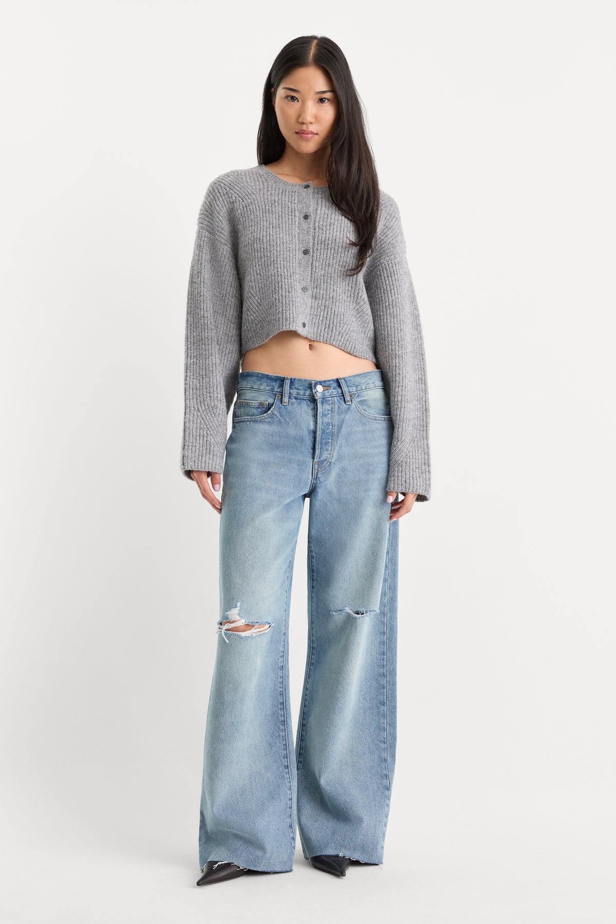 THE CHUNKY KNIT CARDIGAN | HEATHER GREY-4 | GOOD AMERICAN | MODEL