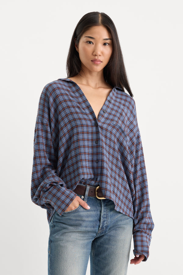 THE CRINKLE EASY SHIRT | BLUE PLAID-1 | GOOD AMERICAN | MODEL