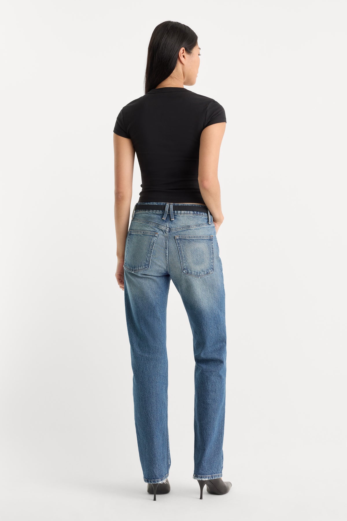 VINTAGE STRAIGHT JEANS | INDIGO1282-5 | GOOD AMERICAN | MODEL
