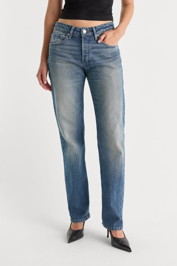 VINTAGE STRAIGHT JEANS | INDIGO1282-2 | GOOD AMERICAN | MODEL