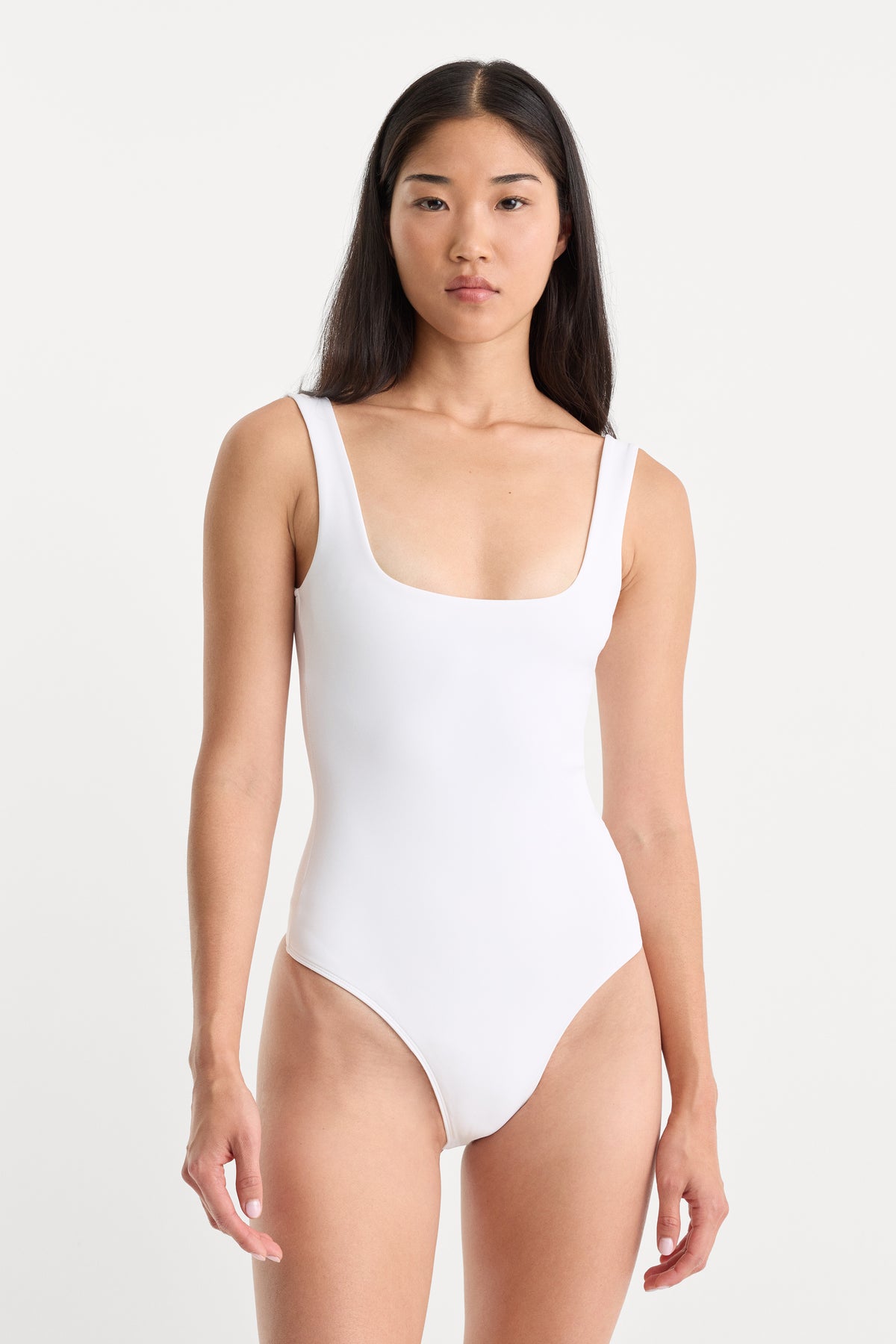 SCULPTING MODERN TANK BODYSUIT | WHITE001-2 | GOOD AMERICAN | MODEL