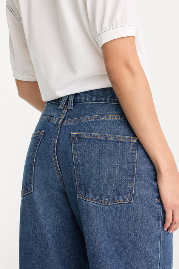 VINTAGE LOW SLUNG BAGGY JEANS | TRACE-8 | GOOD AMERICAN | MODEL