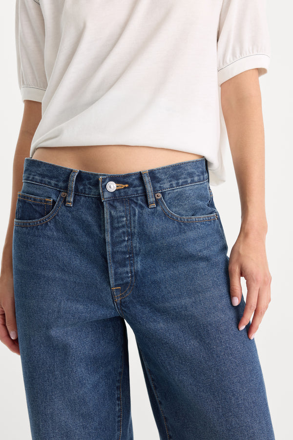 VINTAGE LOW SLUNG BAGGY JEANS | TRACE-5 | GOOD AMERICAN | MODEL