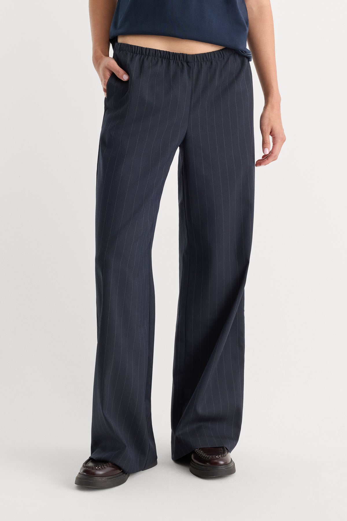 THE PINSTRIPE PULL ON TROUSER | NAVY PINSTRIPE-3 | GOOD AMERICAN | MODEL