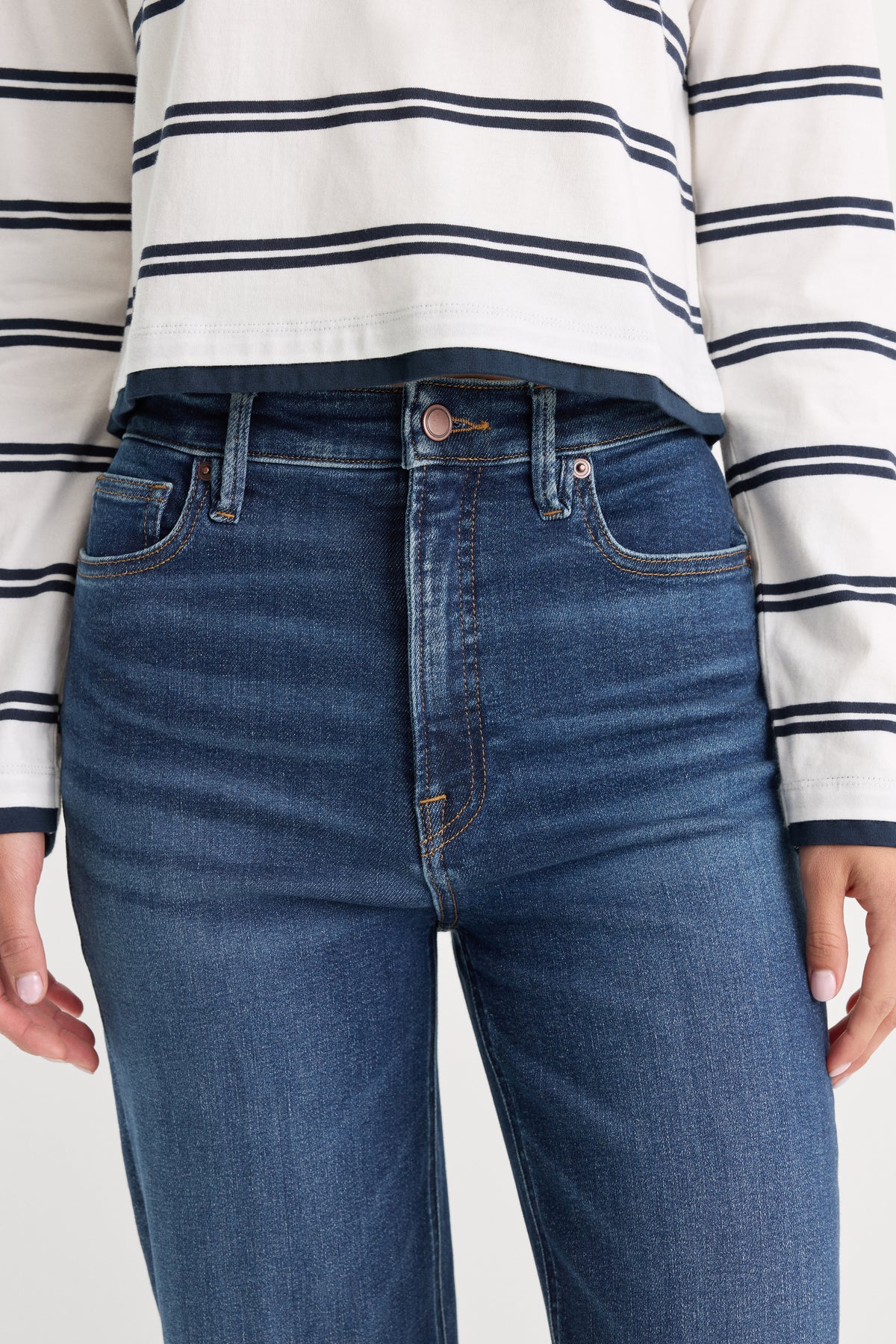 GOOD TRUE STRAIGHT JEANS | INDIGO1230-4 | GOOD AMERICAN | MODEL