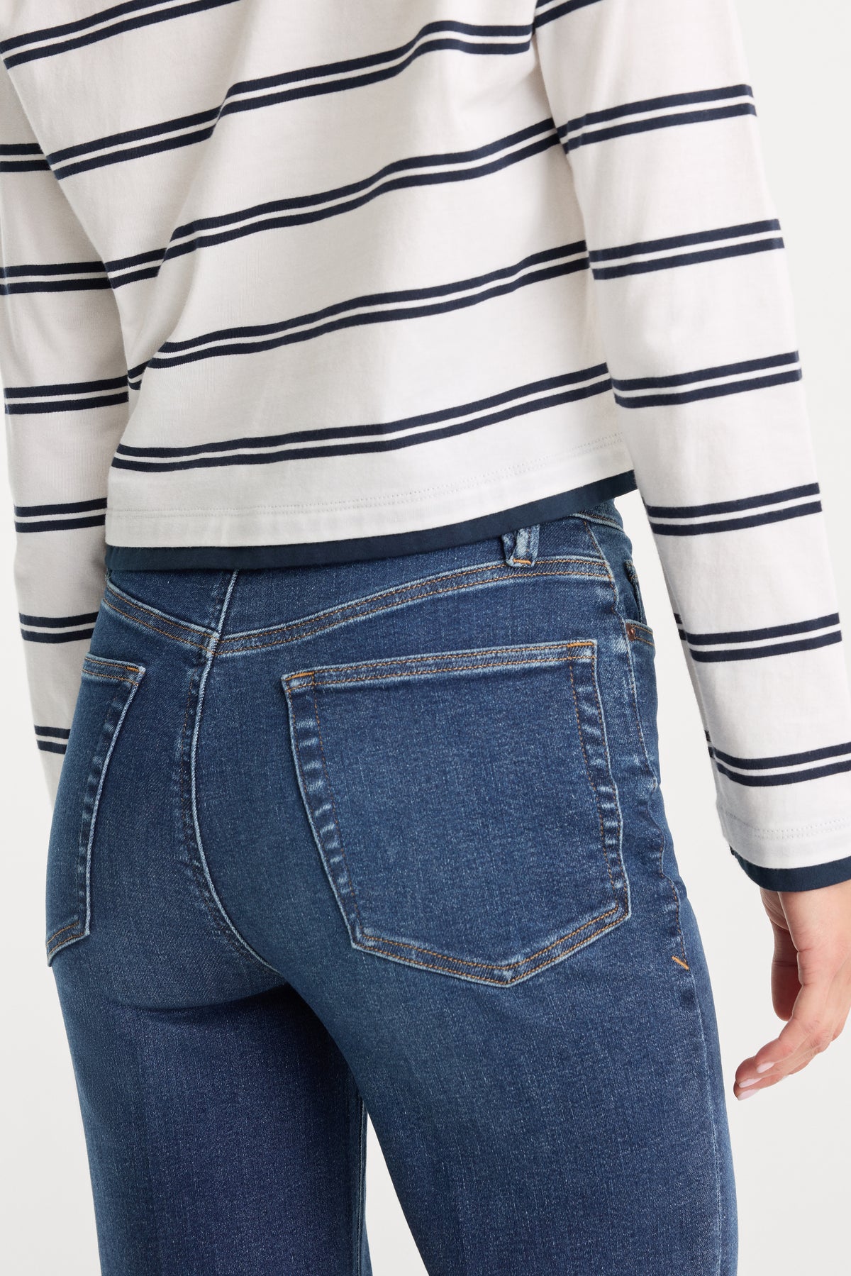 GOOD TRUE STRAIGHT JEANS | INDIGO1230-6 | GOOD AMERICAN | MODEL