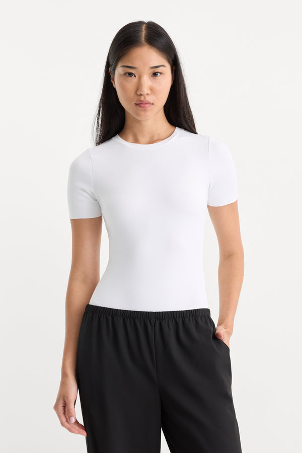 THE SCULPTING MODERN BODYSUIT | WHITE-1 | GOOD AMERICAN | MODEL