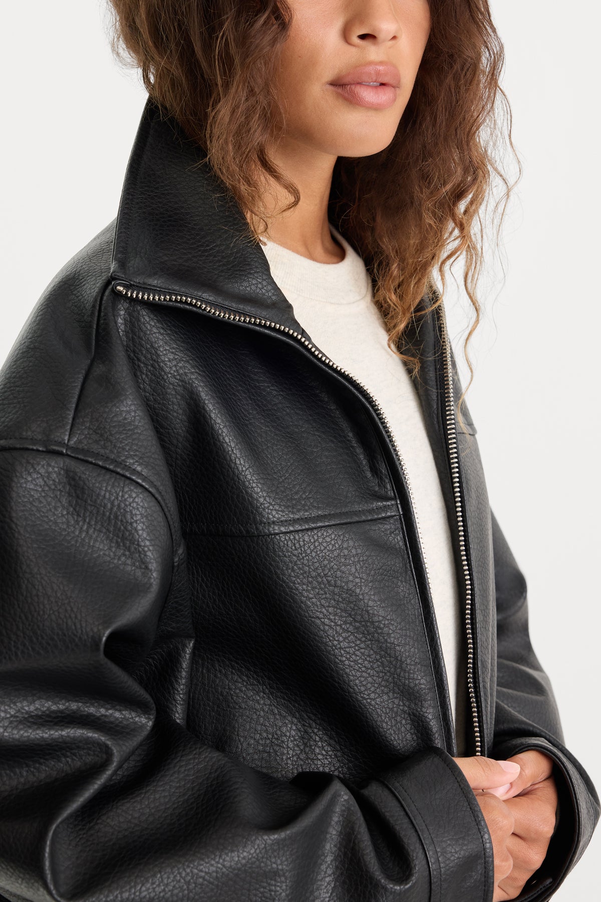 THE BETTER THAN LEATHER FUNNEL JACKET | BLACK001-3 | GOOD AMERICAN | MODEL