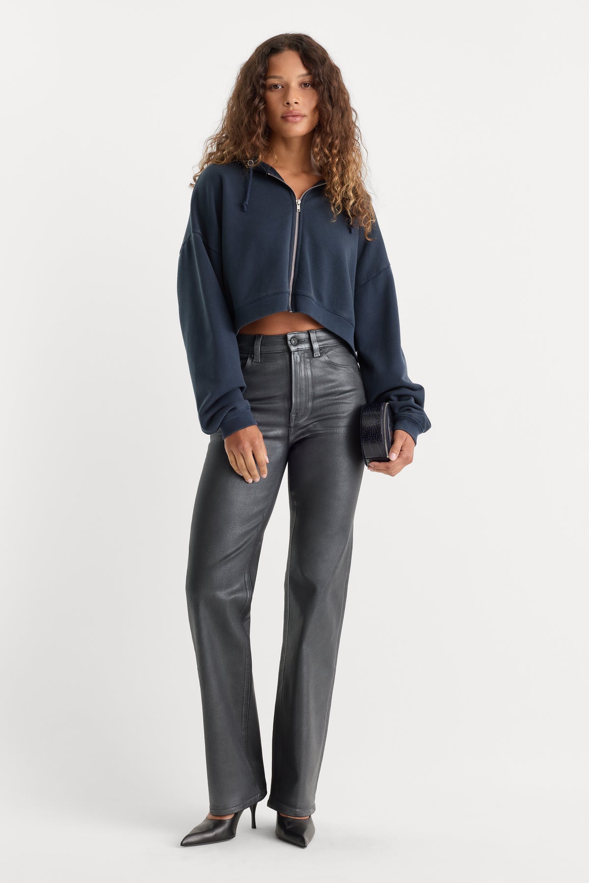 COATED GOOD TRUE STRAIGHT JEANS | RUNE-1 | GOOD AMERICAN | MODEL
